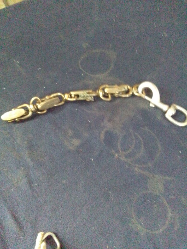 4 Alligator Snaps And One Swivel Snap